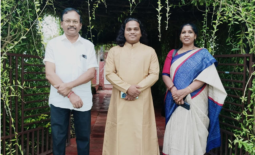 Met his Holiness Sri Divyaamrita Sai at his Ashram at Thatipudi.